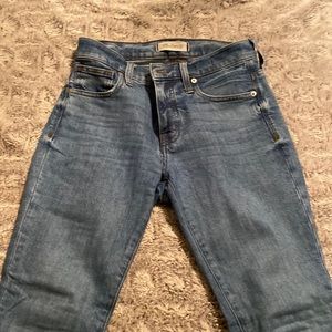Madewell 9” high rise skinny jeans. Excellent condition. Petite.